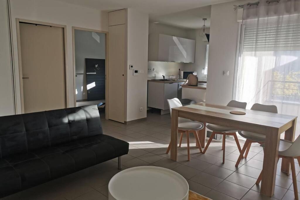 Appartement T2 Accessible Pmr Avec Terrasse Et Garage Onet-le-Château Eksteriør bilde